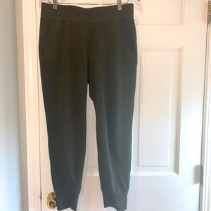 Cabi Pivot Jogger. Olive green. M.